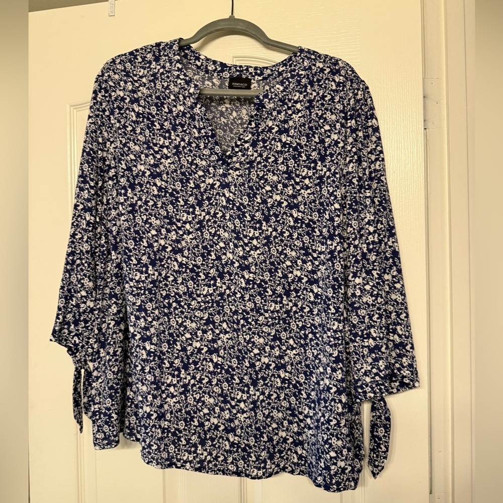Jones New York & Company Floral Navy Blue Dolman Sleeve Women's Top - Picture 3 of 13